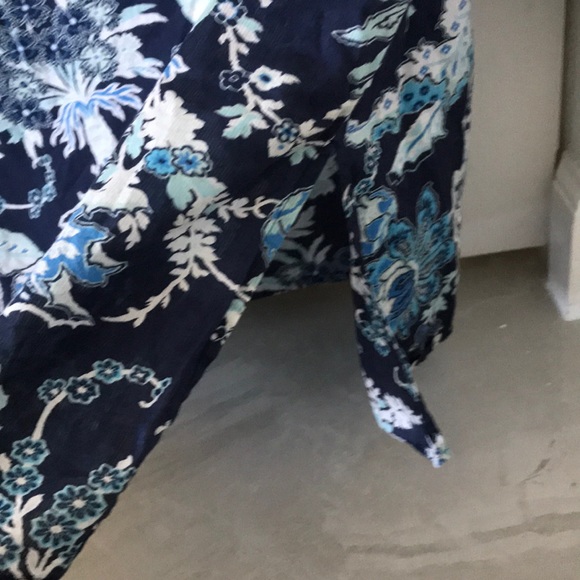 Loft top-A truly beautiful pattern & colors - Picture 4 of 6